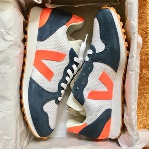 NEW Women’s Veja Holiday Rec Hexamesh Sz 7. Rare!